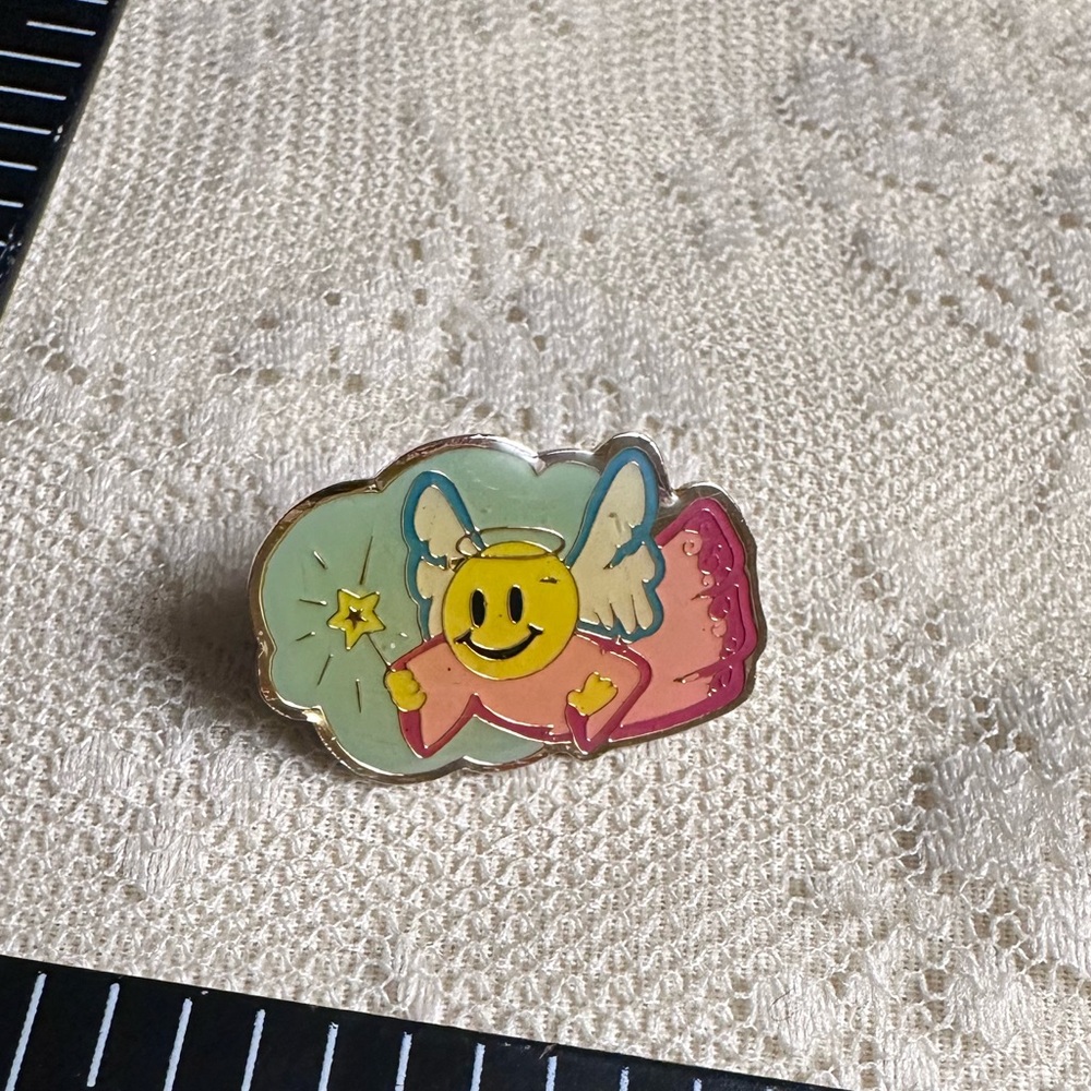 Colorful Angel Pin - Picture 3 of 6